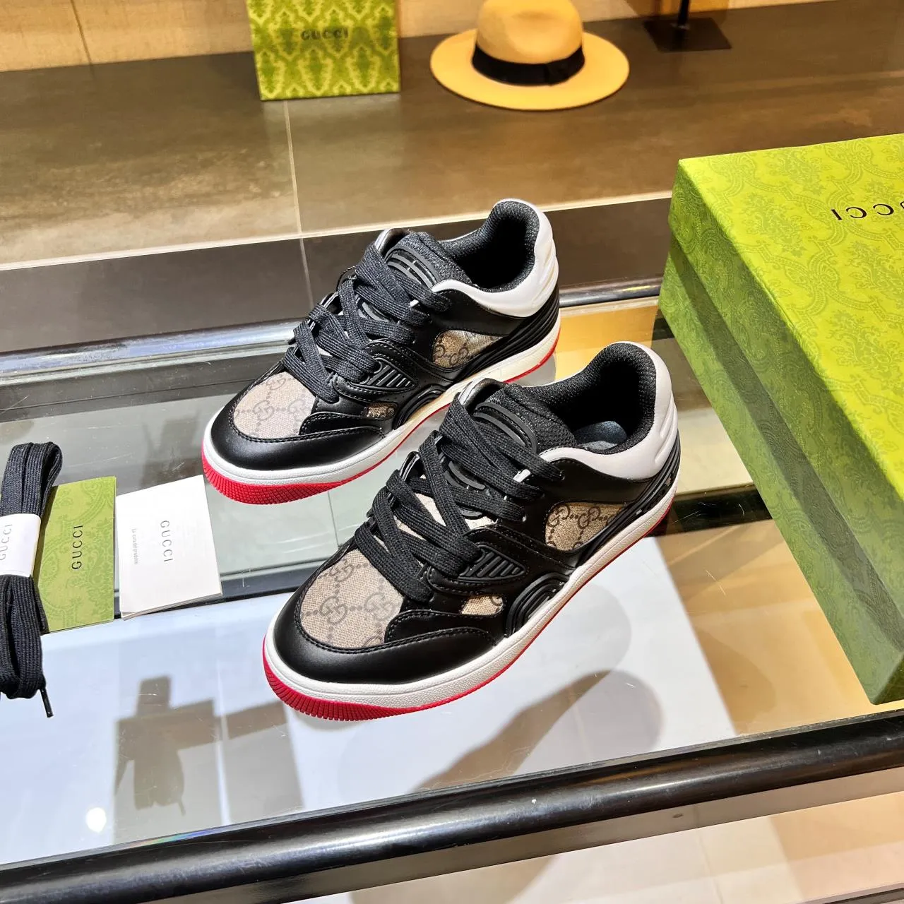 👟👟Ex-factory price 600👟👟 Men's size +10 high version, the top version of 2022 Gucci low-top sneakers! The new colors are reproduced one to one. New style for early spring, creating a perfect style💣💣💣street style🔥🔥🔥cool and trendy C-level fashionable outfit with a retro and futuristic feel🌹🌹🌹classic boot shape + British color-blocking design, super eye-catching. Various leather splicing, original reverse mold last type, imported high-end knitting needles showing exquisite texture! Open mold to customize high-density TPU outsole. 15 colors come out first. Size: Female 35-41 Male 39-46